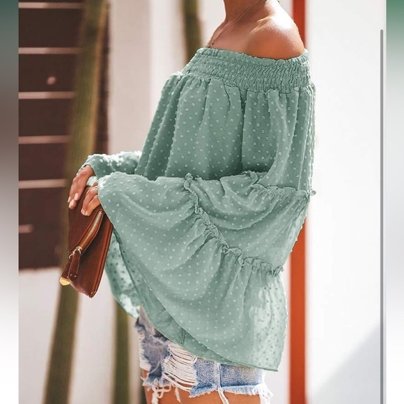 Off the shoulder bell sleeve blouse - Picture 3 of 5